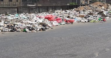 شكوى من انتشار القمامة بطريق كوبرى الأميرية بين القاهرة والقليوبية