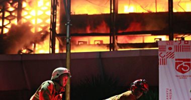 صور.. حريق هائل يدمر مكتب النائب العام الإندونيسى فى جاكرتا