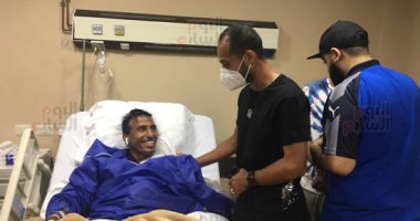 وليد سليمان يزور محمد عبد الشافى فى المستشفى للاطمئنان عليه (صور)