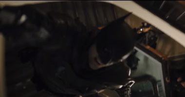 روبرت باتينسون يواصل مهام Batman بإنقاذ جوثام فى الجزء الجديد بالسلسلة.. فيديو