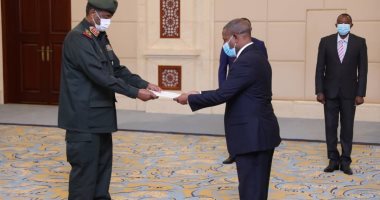 البرهان يتسلم أوراق إعتماد سفير  إثيوبيا قبل 24 ساعة من زيارة آبى أحمد