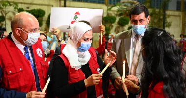 وزيرة التضامن تتقدم مسيرة لتأبين ضحايا بيروت وإرسال 160 طن مواد غذائية..صور