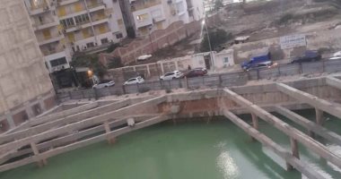 شكوى سكان شارع عارف بزيزينيا الإسكندرية من ارتفاع منسوب المياه الجوفية