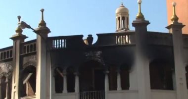 تدمير واجهة مسجد أثرى فى جنوب أفريقيا بعد اندلاع حريق داخله.. فيديو