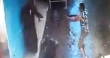 فيديو.. لحظة قتل عاطل شقيقه بالخطأ خلال إطلاقه النار على مسن فى بولاق الدكرور