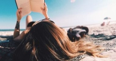 5 نصائح للحفاظ على شعرك المصبوغ من مياة البحر.. الـ hair sunblock أهمها