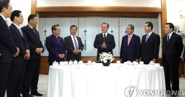 رئيس كوريا الجنوبية يجتمع مع رؤساء كنائس البروتستانت لطلب تعاونهم فى مواجهة كورونا