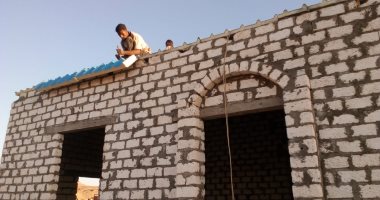 برعاية محافظ أسوان.. مبادرة مجتمعية لمساعدة أسرة فى بناء منزلها المحترق بقرية الجعافرة