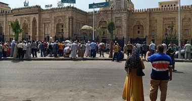 زينهم يشارك بصورة له من أمام مسجد السيدة زينب احتفالا بعودة صلاة الجمعة