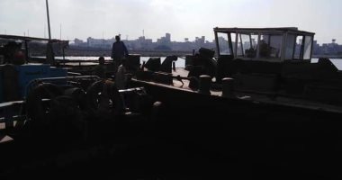 الرى تعلن إمرار 3 بوارج بالجرارات تحمل 1800 طن قمح لميناء دمياط عبر الهويس 