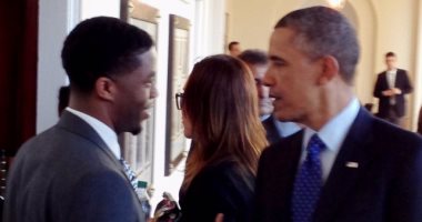 باراك أوباما ينعى شادويك بوسمان بصورة قديمة فى البيت الأبيض