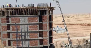وزير الإسكان يعلن بدء صب أسقف الدور الخامس بعمارات "JANNA" بملوى الجديدة