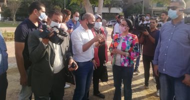 وزيرة البيئة تزرع شجرة بحديقة ألماظة بعد إعادة تشجيرها.. صور