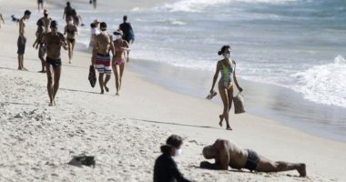 صحيفة إسبانية تصف فتح شواطئ البرازيل بـ"كارثة" لتجاوز وفيات كورونا 120 ألفا..صور
