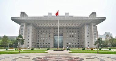جامعات بكين تستقبل طلابها وسط إجراءات صارمة للسيطرة على كوفيد-19