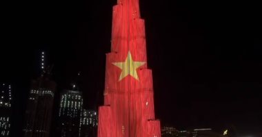 برج خليفة يحتفل بيوم الاستقلال الفيتنامى الخامس والسبعين.. فيديو