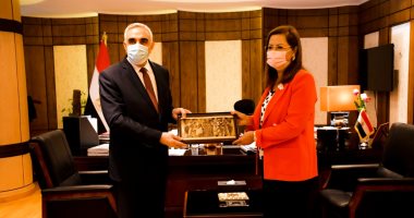 وزيرة التخطيط تلتقى سفير العراق لتعزيز أوجه التعاون بين البلدين