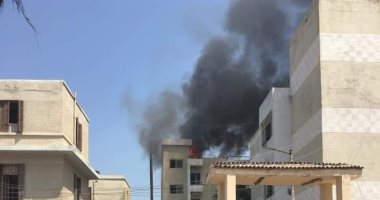 السيطرة على حريق بمخلفات على سطح مستشفى دسوق العام بكفر الشيخ دون إصابات ..صور