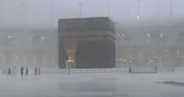 هطول أمطار غزيرة على مكة المكرمة والمسجد الحرام.. فيديو