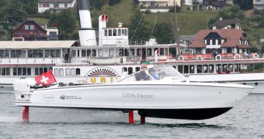 "الطائر فوق الأمواج".. سويسرا تطلق أول قارب يعمل بالكهرباء 100%.. ألبوم صور