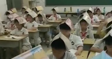 معلمة صينية تبتكر طريقة جديدة لمنع تراخى التلاميذ فى الفصول "فيديو وصور"