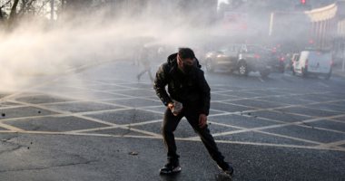 صور.. اشتباكات عنيفة مع الشرطة فى تشيلى مع عودة الاحتجاجات ضد الحكومة