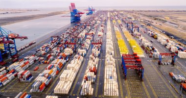 اقتصادية قناة السويس تعلن زيادة 40% بعدد شاحنات الحاويات بميناء شرق بورسعيد