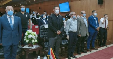 محافظ بورسعيد يستقبل 100 شاب من مختلف محافظات مصر ضمن مبادرة "شباب بيدير"