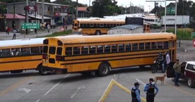 إضراب سائقى الأتوبيسات فى شوارع هندوراس للمطالبة بإعانة حكومية.. فيديو
