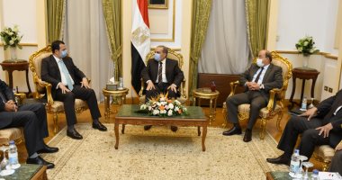 وزير الإنتاج الحربى يبحث مع سفير مصر بجنوب أفريقيا التعاون المشترك  