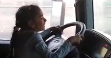 والد طفلة قيادة النقل الثقيل: "الفيديو المنتشر من 4 سنوات وهى بتحب تساعدنى"