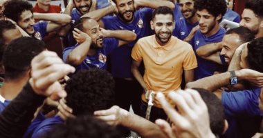 لاعبو الأهلى يكرمون مؤمن زكريا في التتش..صور