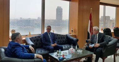 وزير السياحة والآثار يستقبل محافظى جنوب سيناء والبحر الأحمر لتنشيط السياحة 
