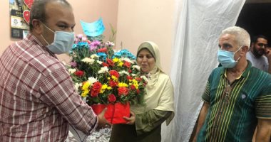سيدة القطار تكشف عن هدية الرئاسة لها.. ومجندون يهدوها خاتم ذهب.. صور فيديو