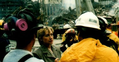 هيلارى كلينتون تحيى ذكرى 11 سبتمبر بصورة نادرة وتعليق "نيويورك فى قبلى" 