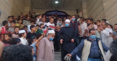 أهالى الشرقية يستقبلون وزير الأوقاف بـ"الطبل والمزمار" قبل افتتاح مسجد..فيديو
