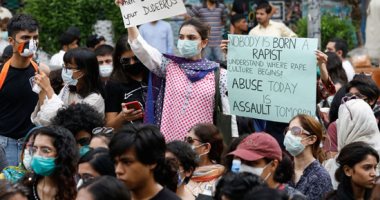 صور.. مظاهرات نسائية في باكستان احتجاجا على عملية اغتصاب جماعى لسيدة