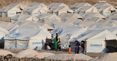 صور.. اليونان تنشئ مخيما جديدا للمهاجرين بعد حريق التهم خيامهم بجزيرة ليسبوس