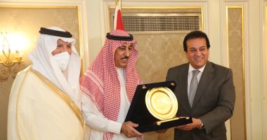 وزير التعليم العالى يبحث مع سفير السعودية علاقات التعاون العلمى والبحثى بين البلدين