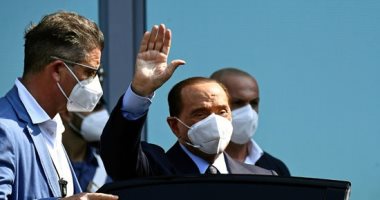 صور.. خروج رئيس وزراء إيطاليا الأسبق من المستشفى بعد إصابته بكورونا