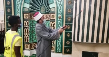 الأوقاف تواصل حملة نظافة وتعقيم المساجد استعدادا لصلاة الجمعة.. صور