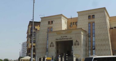 زحام لمرشحى مجلس النواب أمام محكمة أسوان لتقديم أوراق الترشيح