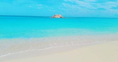 شاطئ "أم الرَخَّم".. لقبته السوشيال ميديا بـ"مالديف مصر" لجماله الساحر