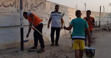 15 شابا من حى "أبو صقل" بالعريش يبادرون بحملات تجميل وتنظيف المقابر