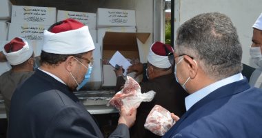 وزير الأوقاف ومحافظ البحر الأحمر يشهدان توزيع لحوم صكوك الأضاحى