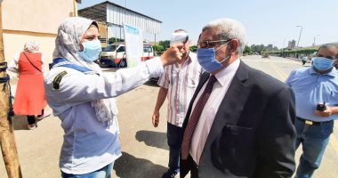 نائب رئيس جامعة طنطا يتفقد الكشف الطبى للطلاب الجدد