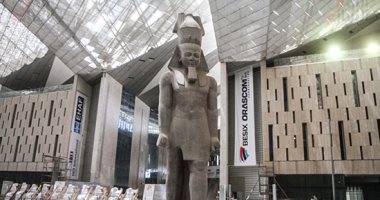 وزير السياحة والآثار يناقش مستجدات الأعمال بالمتحف المصرى الكبير