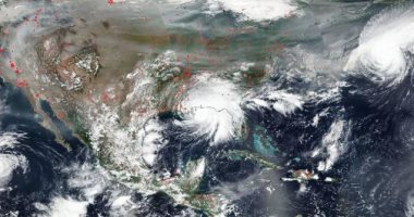 ناسا ترصد العواصف الاستوائية ودخان حرائق الغابات فى صورة واحدة