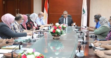 محافظ سوهاج يجتمع مع وحدة التنفيذ المحلية لمشروعات برنامج تنمية صعيد مصر