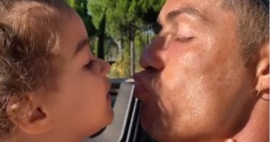 جورجينا رودريجيز توثق لقطة لطيفة تجمع كريستيانو رونالدو وطفلته.. فيديو وصور